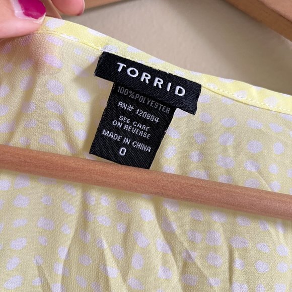 TORRID BUTTON DOWN TANK TOP YELLOW Envelope Back Detail Womens Size 0 US Size L - Picture 2 of 5